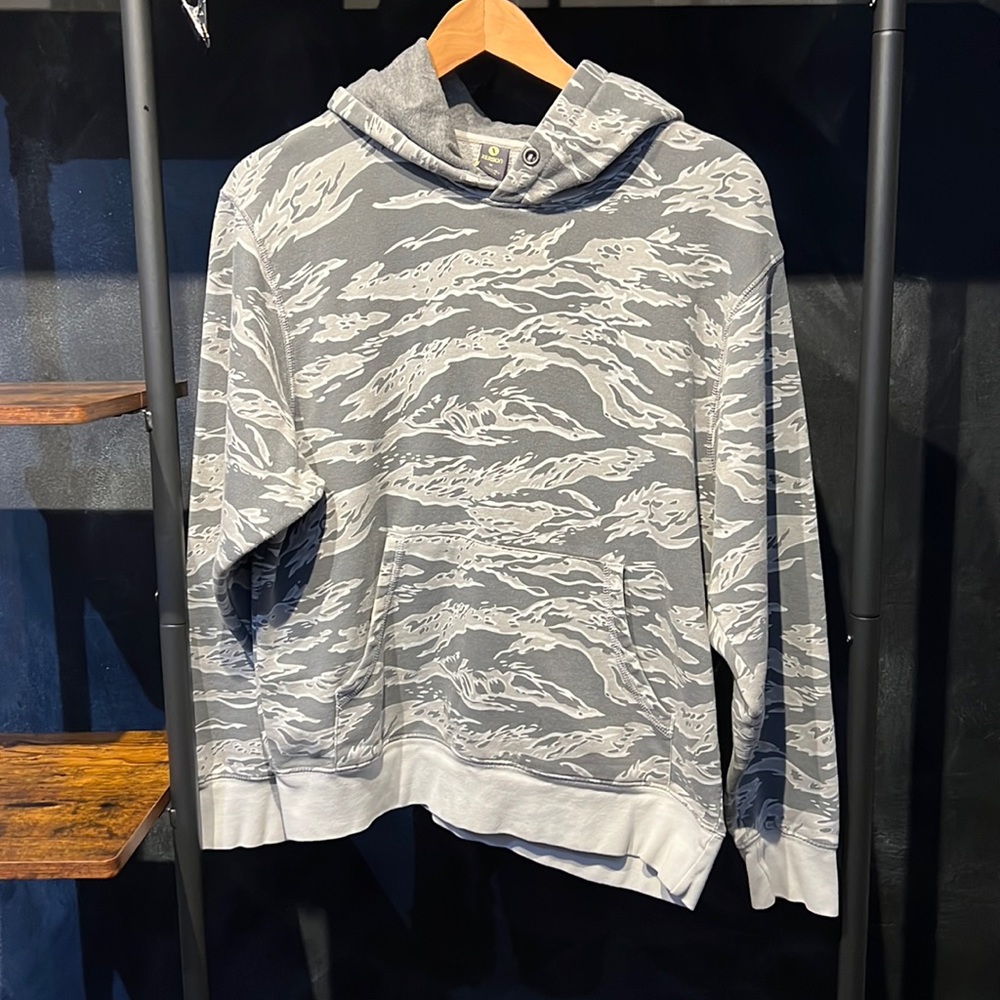 Gray Camo men’s Sweatshirt Sz Medium no stains. Super comfortable